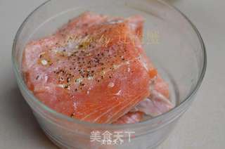黑椒鱼骨薯泥的做法步骤:3