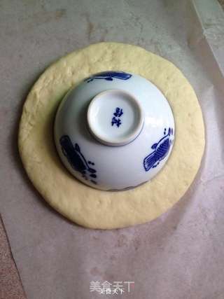 豆沙花样面包的做法步骤:7