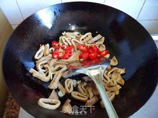 芦笋炒牛肠的做法步骤:3