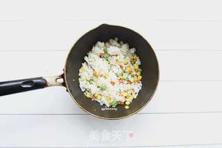 三文鱼炒饭的做法步骤：4