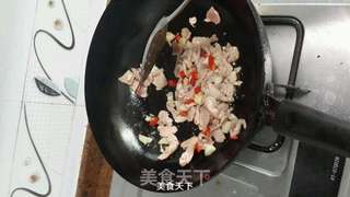 #木耳青椒炒肉片的做法图解4