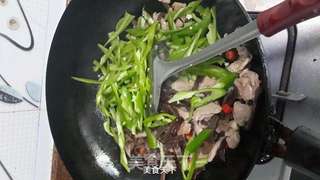 #木耳青椒炒肉片的做法图解6