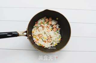 三文鱼炒饭的做法步骤:5