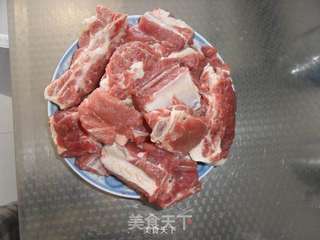 在家做最简单又好吃的粉蒸排骨的做法步骤：1