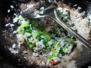 蟹柳青菜炒饭的做法步骤：5