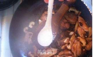 香菇滑鸡煲仔饭的做法步骤:9