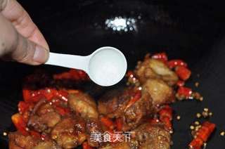 麻辣鸡翅的做法步骤:13