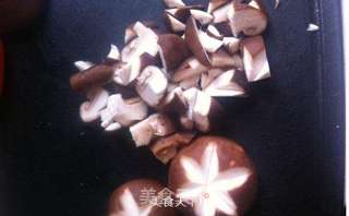 香菇滑鸡煲仔饭的做法步骤:5