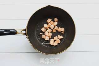 三文鱼炒饭的做法步骤:2