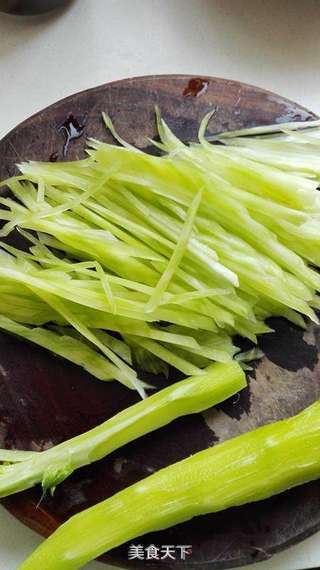 橄榄菜拌莴笋的做法步骤：2