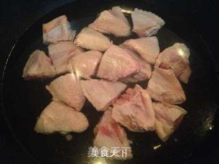 麻辣鸡翅的做法步骤:2