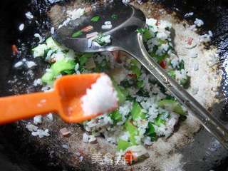 蟹柳青菜炒饭的做法步骤：6