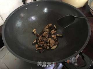 花生香菇焖猪蹄的做法步骤:14