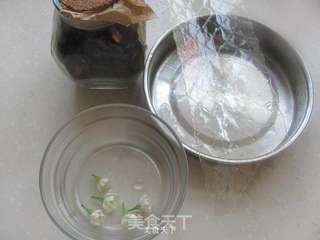 水果朗姆酒花茶果冻的做法步骤：1