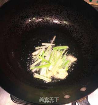清炒蘑菇的做法步骤:4