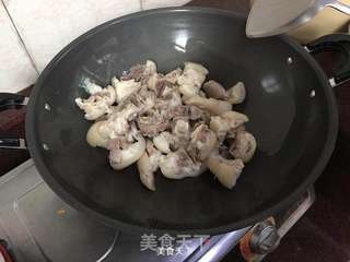 花生香菇焖猪蹄的做法步骤:9