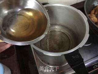 花生香菇焖猪蹄的做法步骤:13