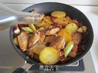 麻辣鸡翅香锅的做法步骤:9