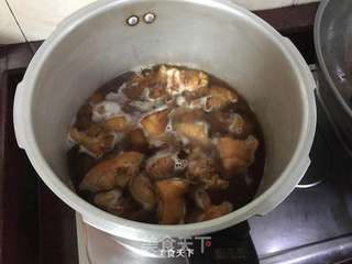 花生香菇焖猪蹄的做法步骤:15