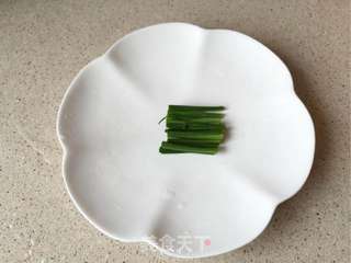 立夏美食【韭菜炒蚕豆】的做法步骤:2