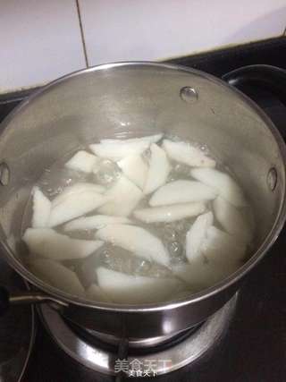 枇杷雪梨糖水的做法步骤:3