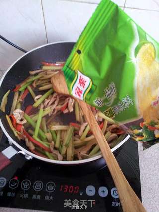 芹菜肉丝的做法步骤：11