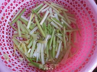 芹菜肉丝的做法步骤：1