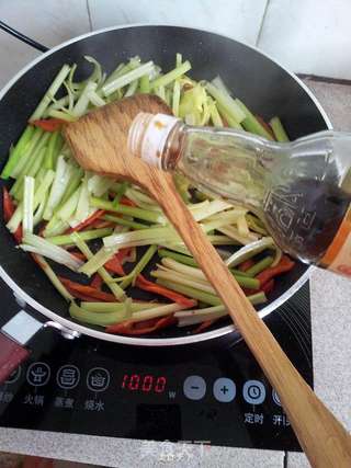芹菜肉丝的做法步骤:9