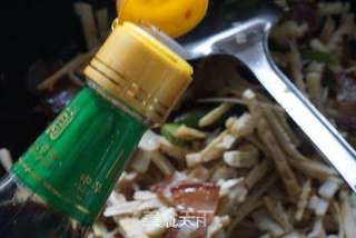 最朴实无华的农家菜【笋干炒腊肉】的做法步骤:7
