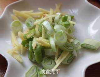 鱼香肉丝的做法步骤:3