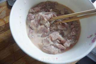 家宴上的五星菜【酸汤肉片】酸辣爽口下饭菜的做法步骤:3