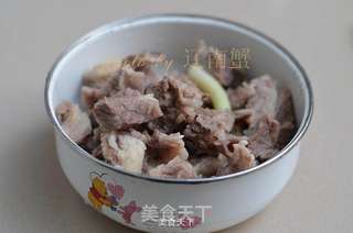 松茸炖牛肉的做法步骤:2