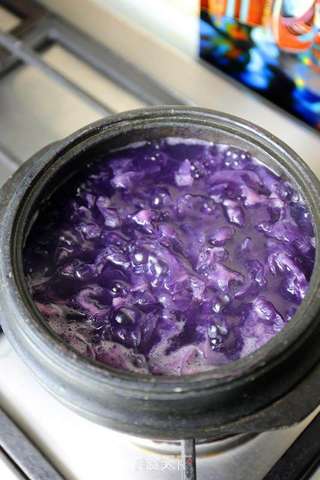 紫薯银耳羹的做法步骤:2