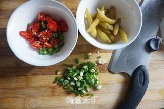 家宴上的五星菜【酸汤肉片】酸辣爽口下饭菜的做法步骤:2