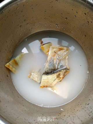【包锘橄榄油试用】香煎黄鱼鲞的做法步骤:2
