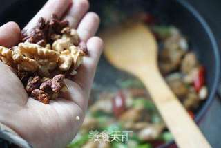 提高脑力的考生菜【酱爆核桃鸡丁】的做法步骤:7