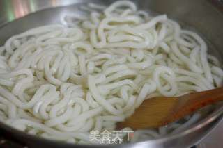 泡菜炒乌冬面的做法步骤:2