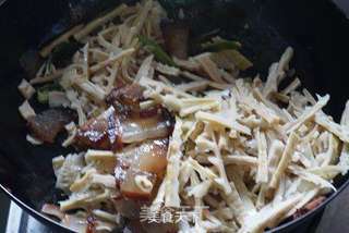 最朴实无华的农家菜【笋干炒腊肉】的做法步骤:6