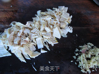 笋丁豌豆饭----金龙鱼东北大米试用报告的做法步骤:3