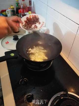 香辣唆螺的做法步骤:3