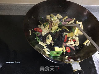 腊肉鲜笋的做法步骤:4