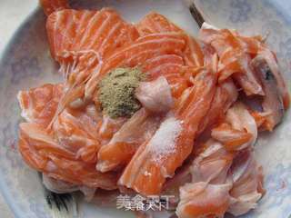 三文鱼骨炖虫草花的做法步骤:2