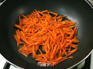 香菜红萝丝煎蛋 ♥ 香草煎蛋3的做法步骤:2