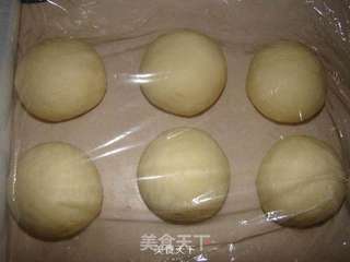 【橄榄油试用】浓香鲔鱼面包的做法步骤:7