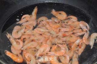 牛油果北极虾沙拉【皇家爱宝康橄榄油体验】的做法步骤:2