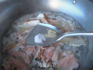 三文鱼骨炖虫草花的做法步骤:5