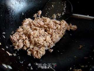 【橄榄油试用】浓香鲔鱼面包的做法步骤:6