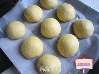 丘比沙拉酱试用--玉米沙拉肉松面包的做法步骤:4