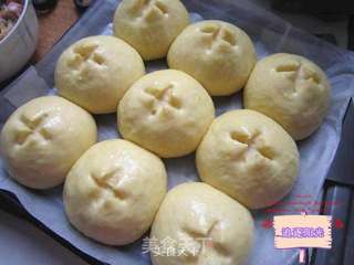 丘比沙拉酱试用--玉米沙拉肉松面包的做法步骤:7