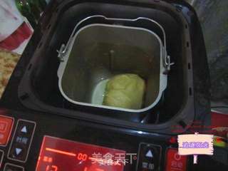 丘比沙拉酱试用--玉米沙拉肉松面包的做法步骤:2